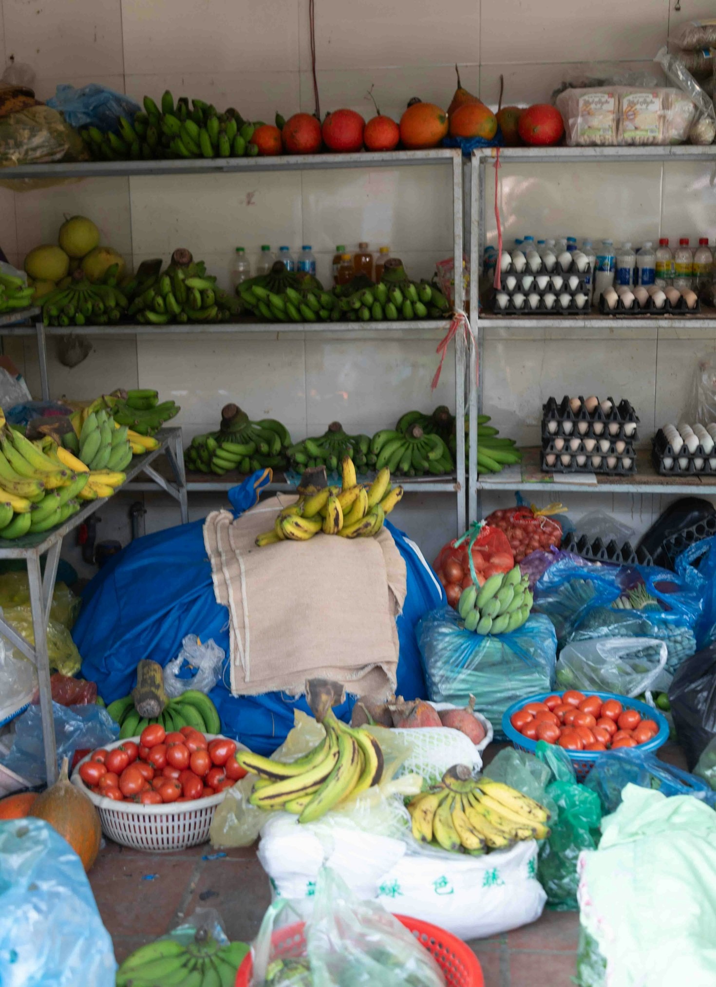 Jak rozpoznać świeże owoce w sklepie?